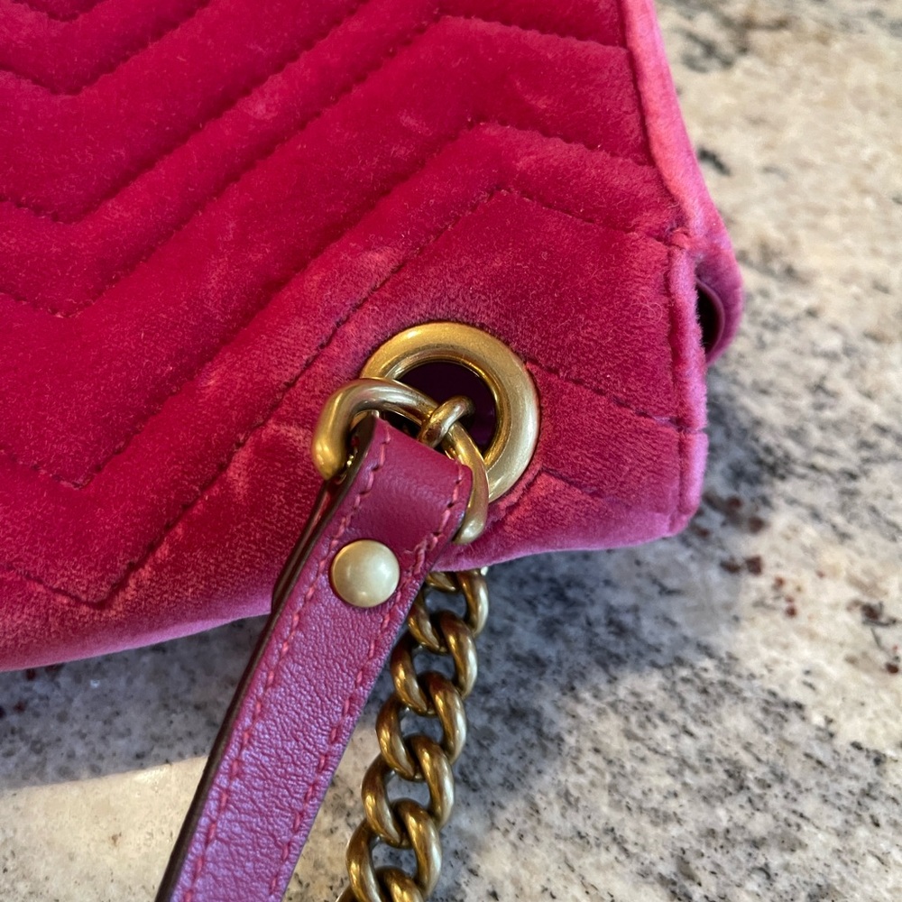 Gucci authentic Vibrant Pink Crossbody Bag with Gold Chain - Picture 5 of 15